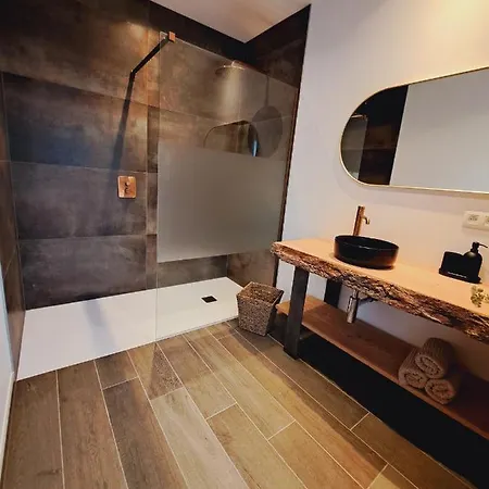 Un Sous Roche 라로셰안알데네